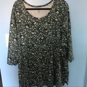 Woman within T-shirt bundle! Size 4X (34/36)